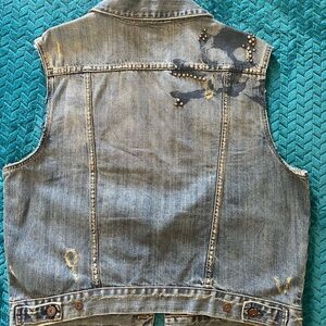 Skull and Studs sleeveless Mens denim jacket.